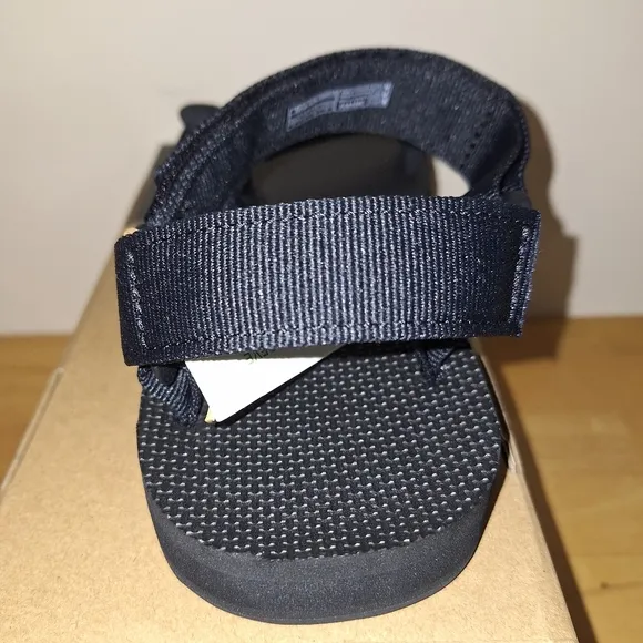 A pair of Teva M. Universal Urban 1004010/BLK. Sandals in a size 9.