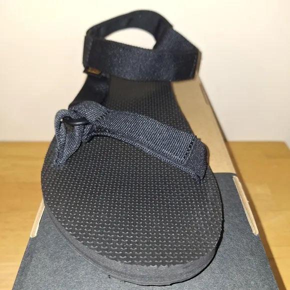 A pair of Teva M. Universal Urban 1004010/BLK. Sandals in a size 9.