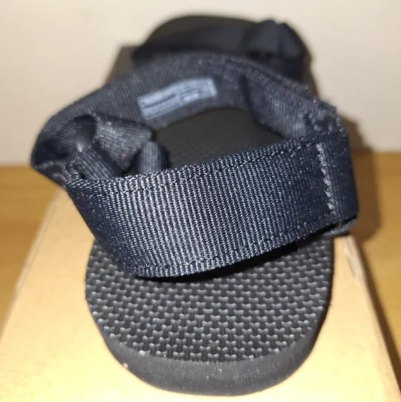 A pair of Teva M. Universal Urban 1004010/BLK. Sandals in a size 9.
