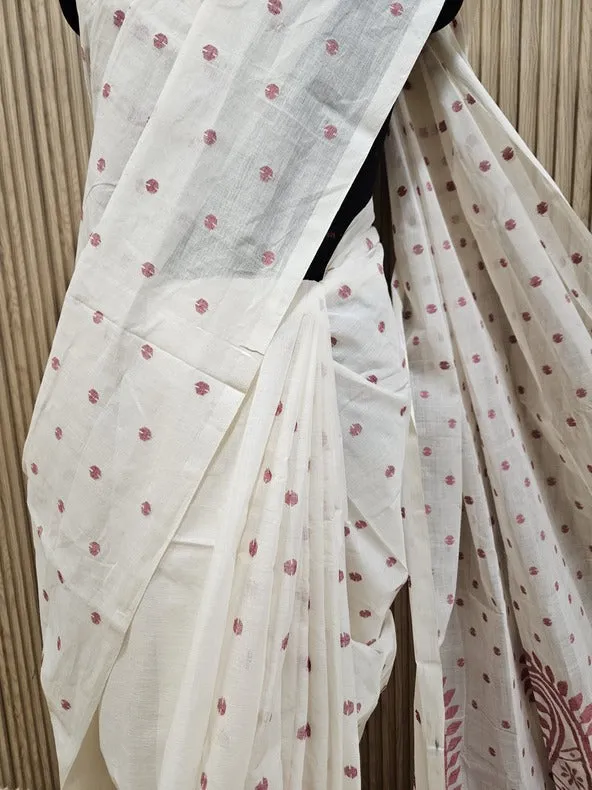 Balaram Saha’s Exclusive Off-White & Red Handwoven Cotton Jamdani Saree