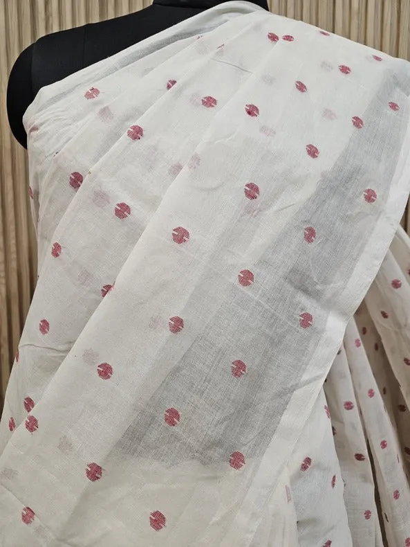 Balaram Saha’s Exclusive Off-White & Red Handwoven Cotton Jamdani Saree