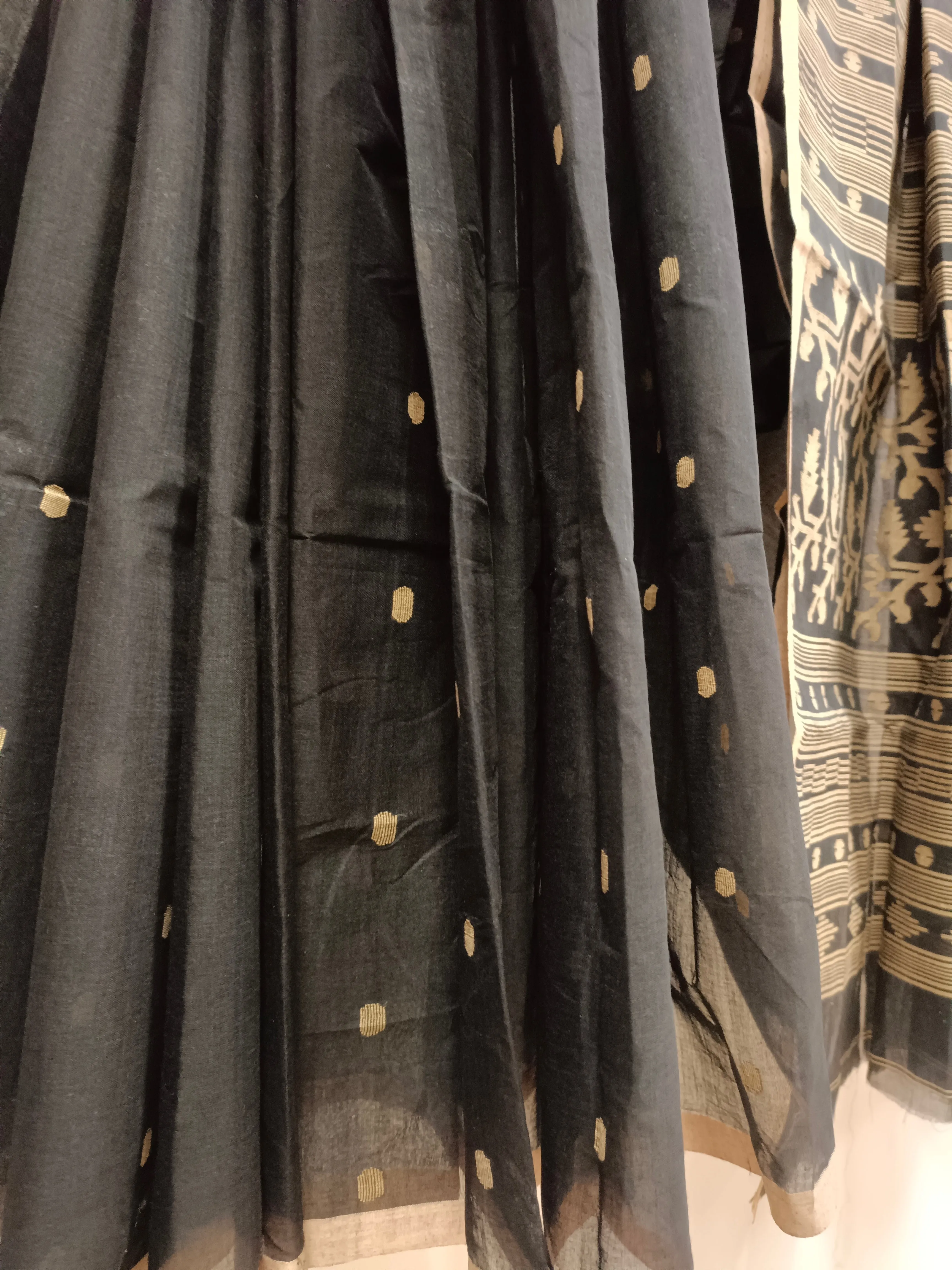 Black and Beige Handloom Traditional Handwoven Cotton Jamdani Saree