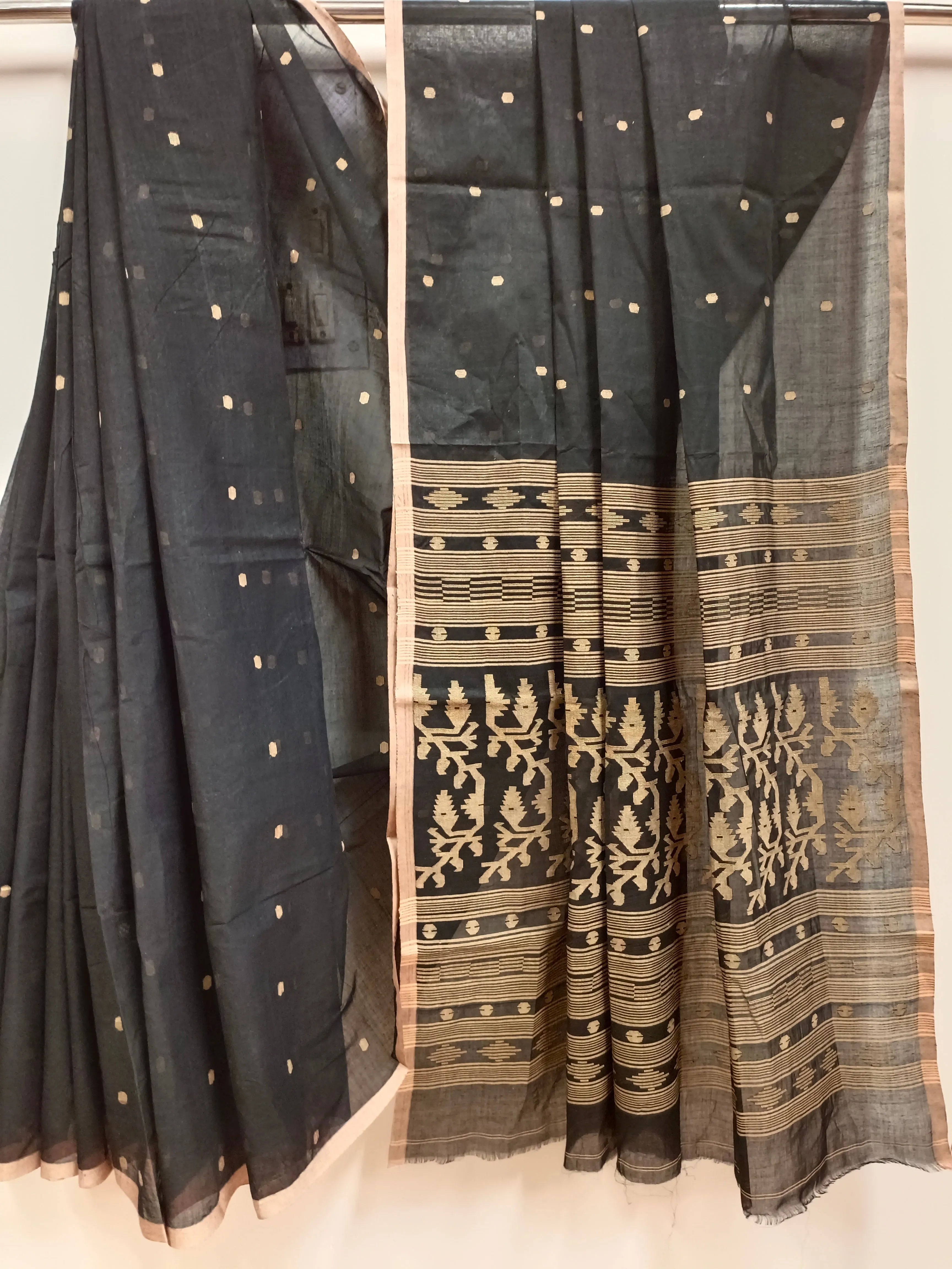 Black and Beige Handloom Traditional Handwoven Cotton Jamdani Saree