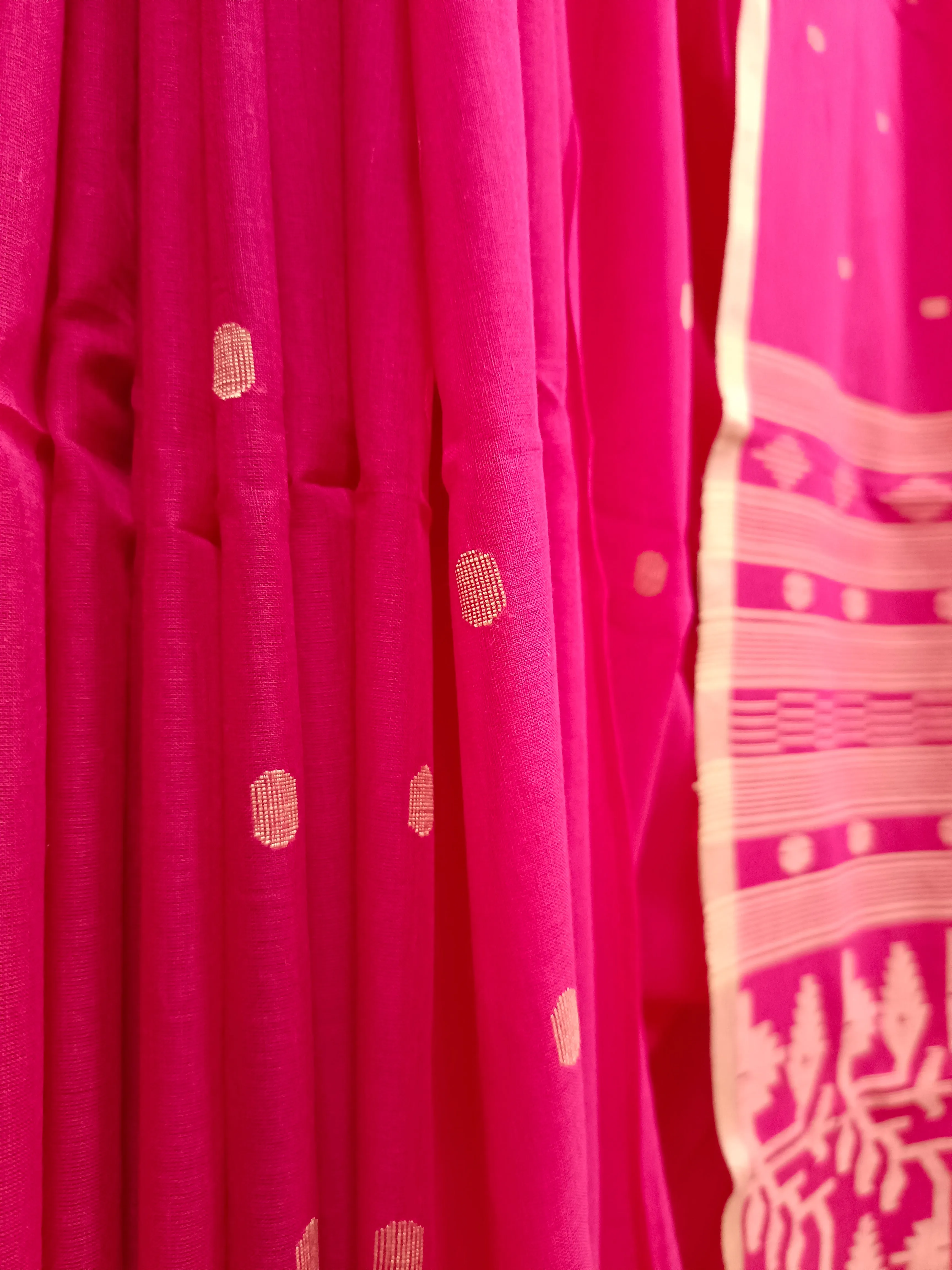 Deep-Pink and  Beige Handloom Traditional Handwoven Cotton Jamdani Saree