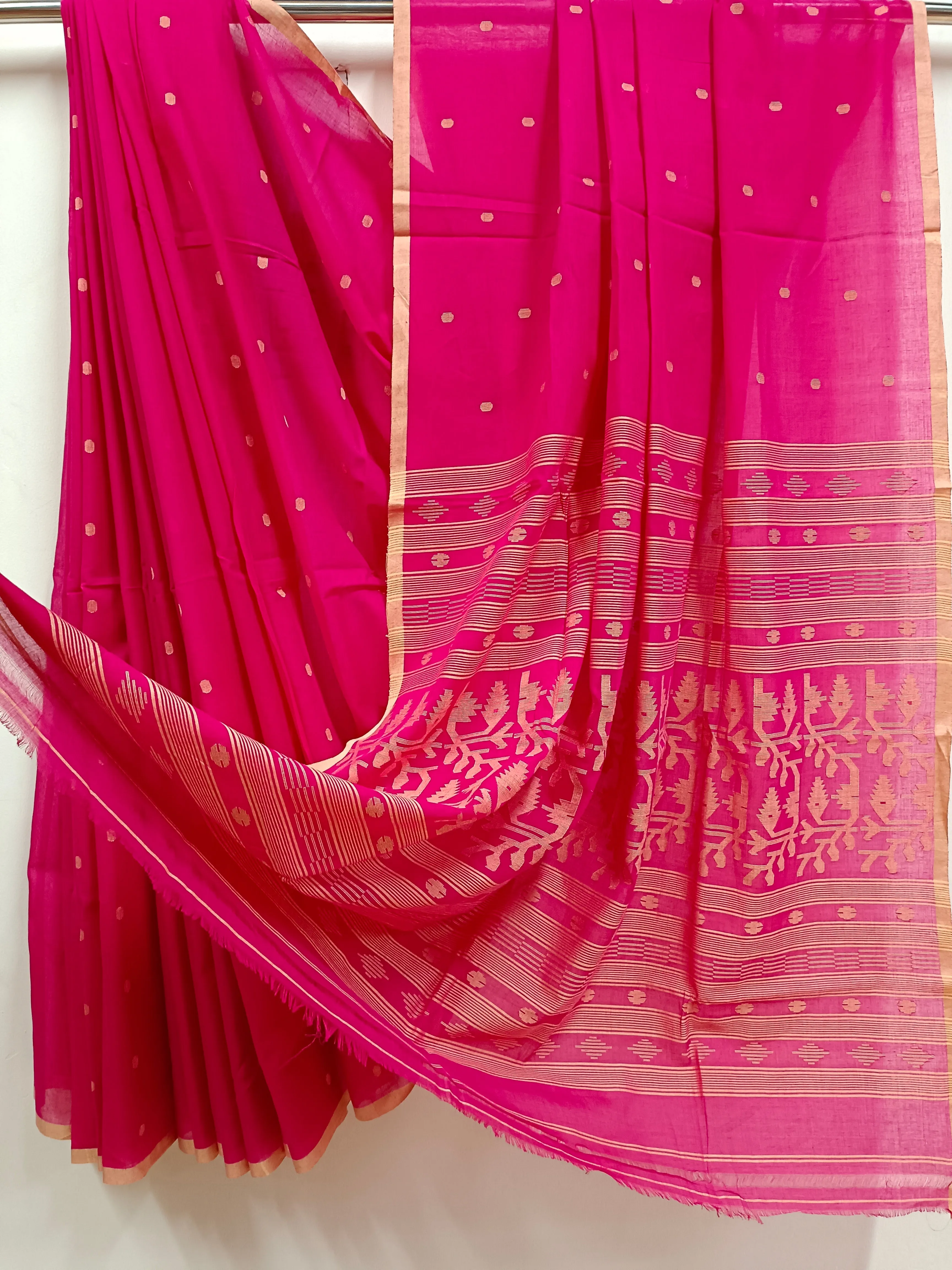 Deep-Pink and  Beige Handloom Traditional Handwoven Cotton Jamdani Saree