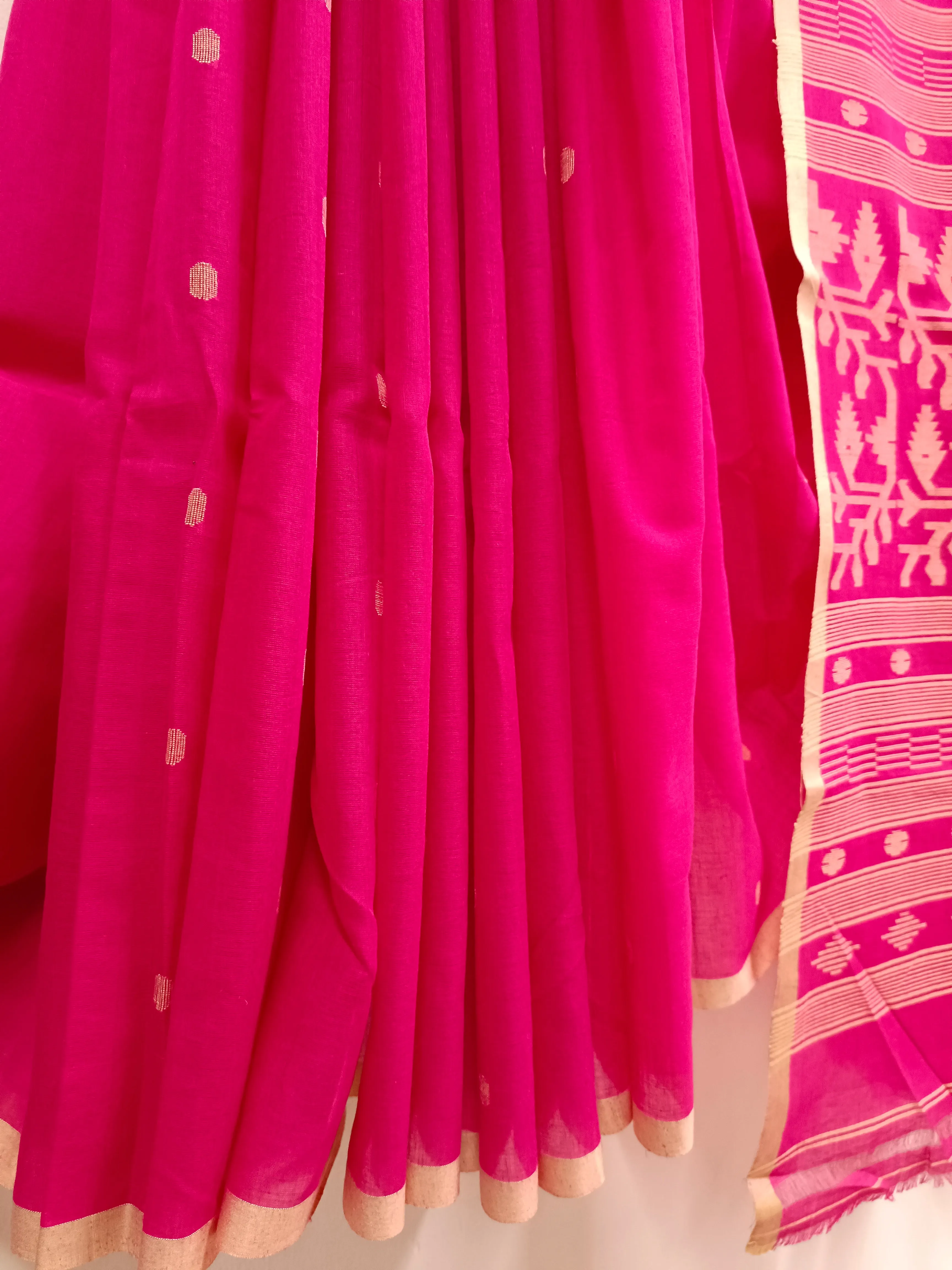 Deep-Pink and  Beige Handloom Traditional Handwoven Cotton Jamdani Saree