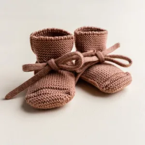 Hvid  Baby knitted booties terracotta