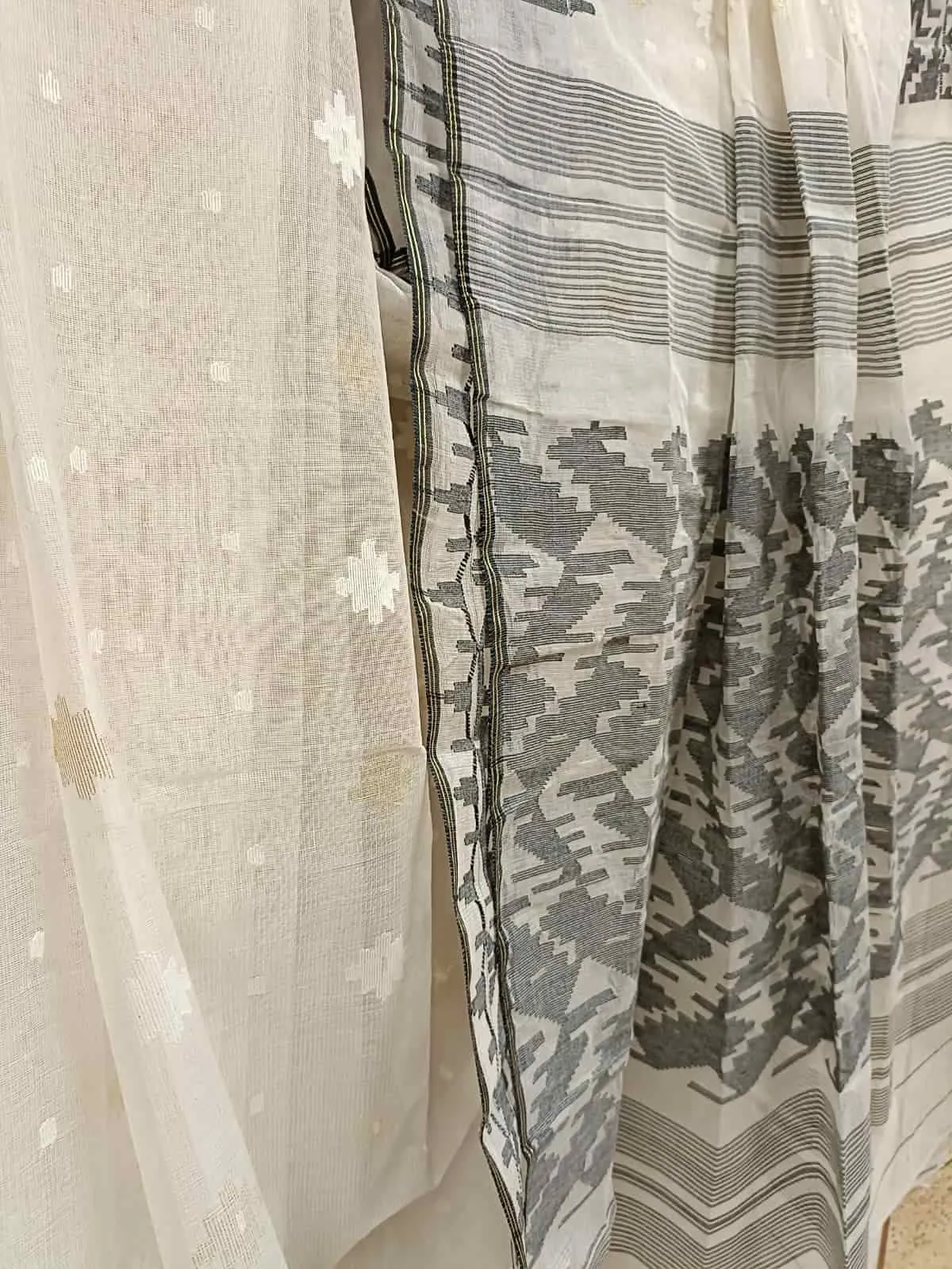 Off-White & Black Traditional Bangladesh Cotton Jamdani saree