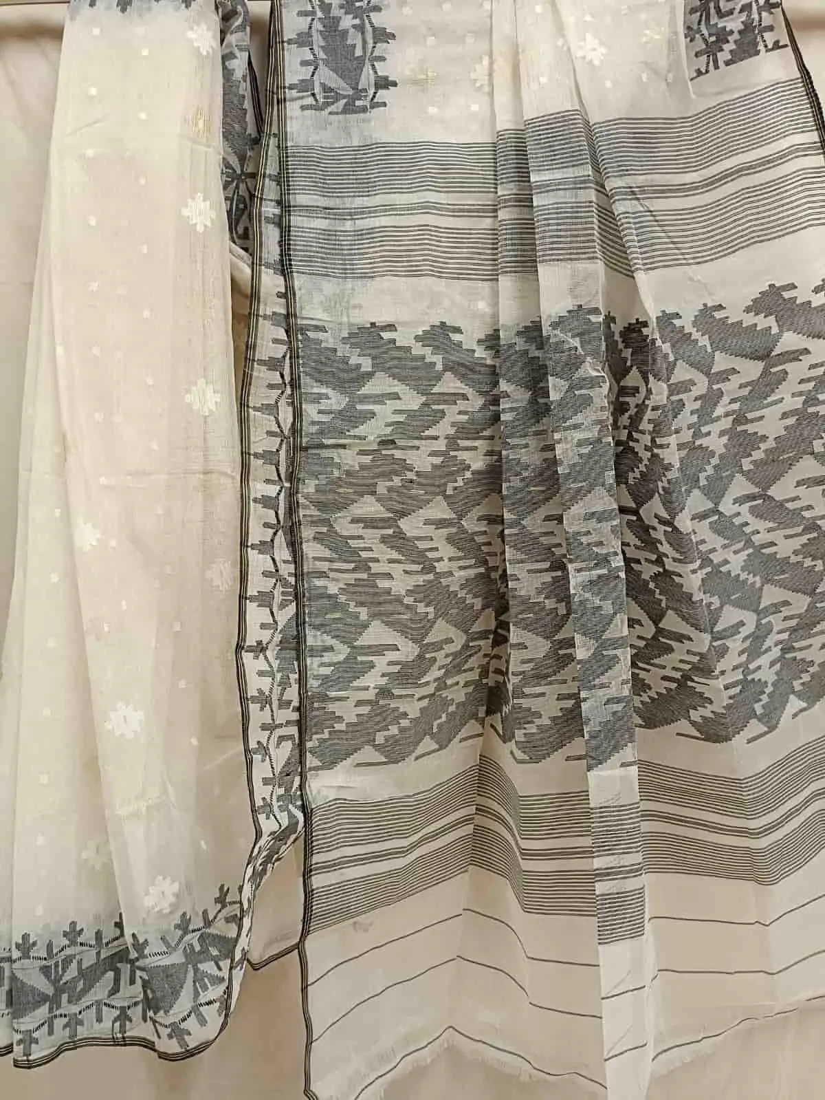 Off-White & Black Traditional Bangladesh Cotton Jamdani saree