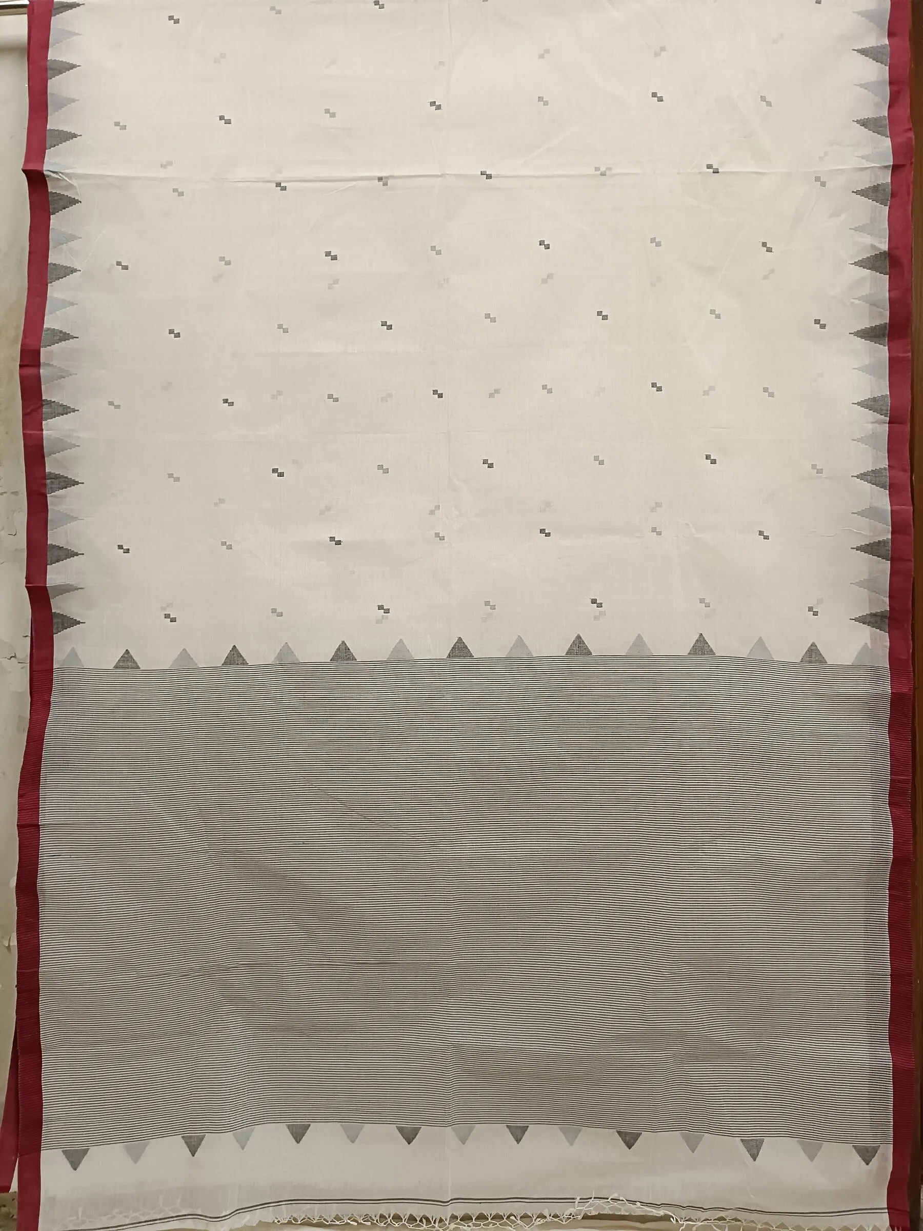 Off White & Maroon Handloom Fine Cotton Handwoven Saree