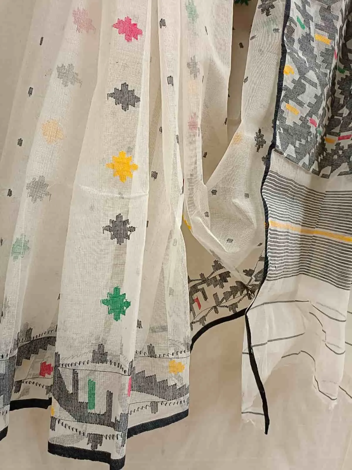 Off-White & Multicolour Traditional Bangladesh Cotton Jamdani saree