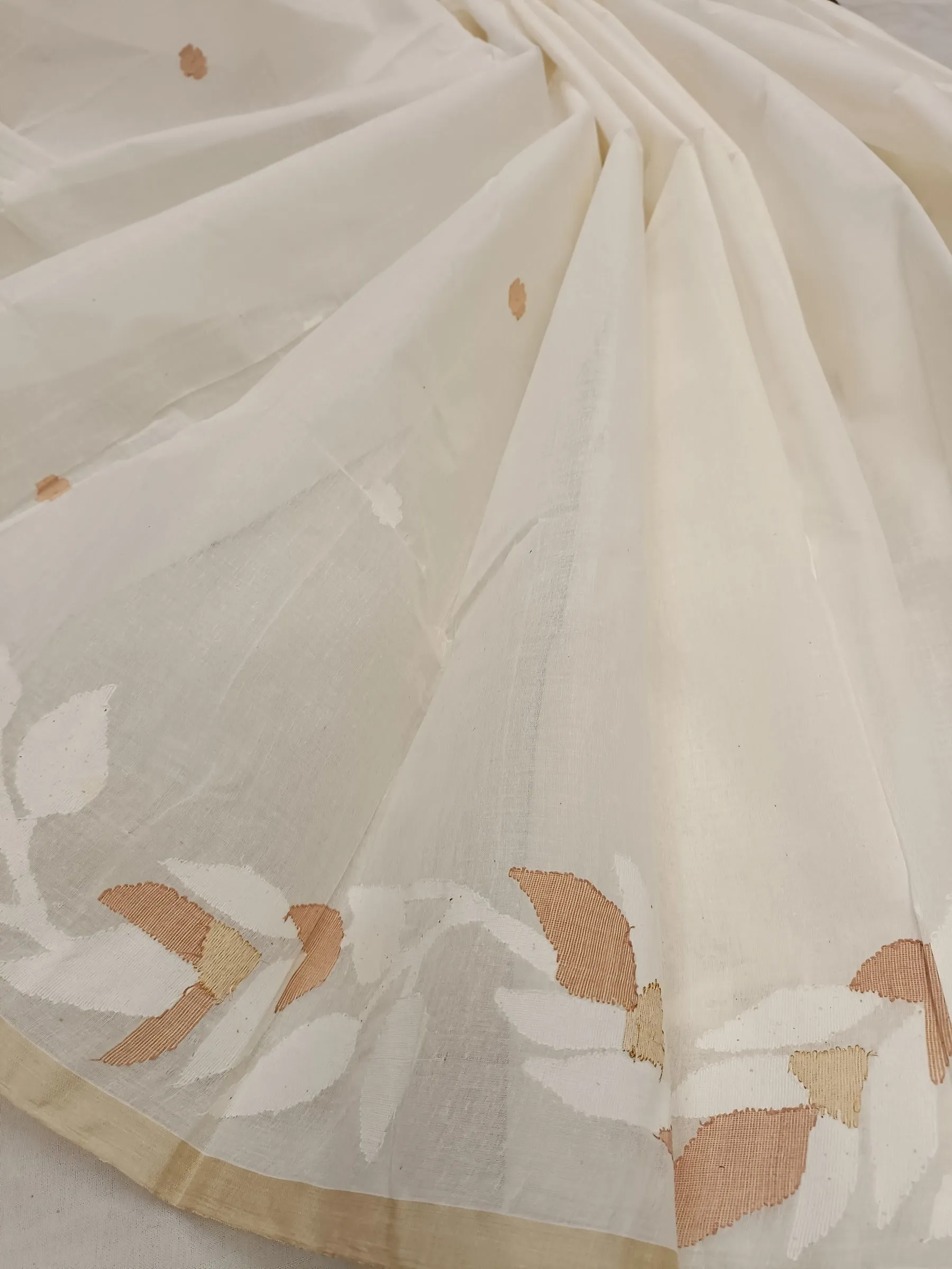 Off-White Handloom Handwoven Fine Cotton jamdani Saree