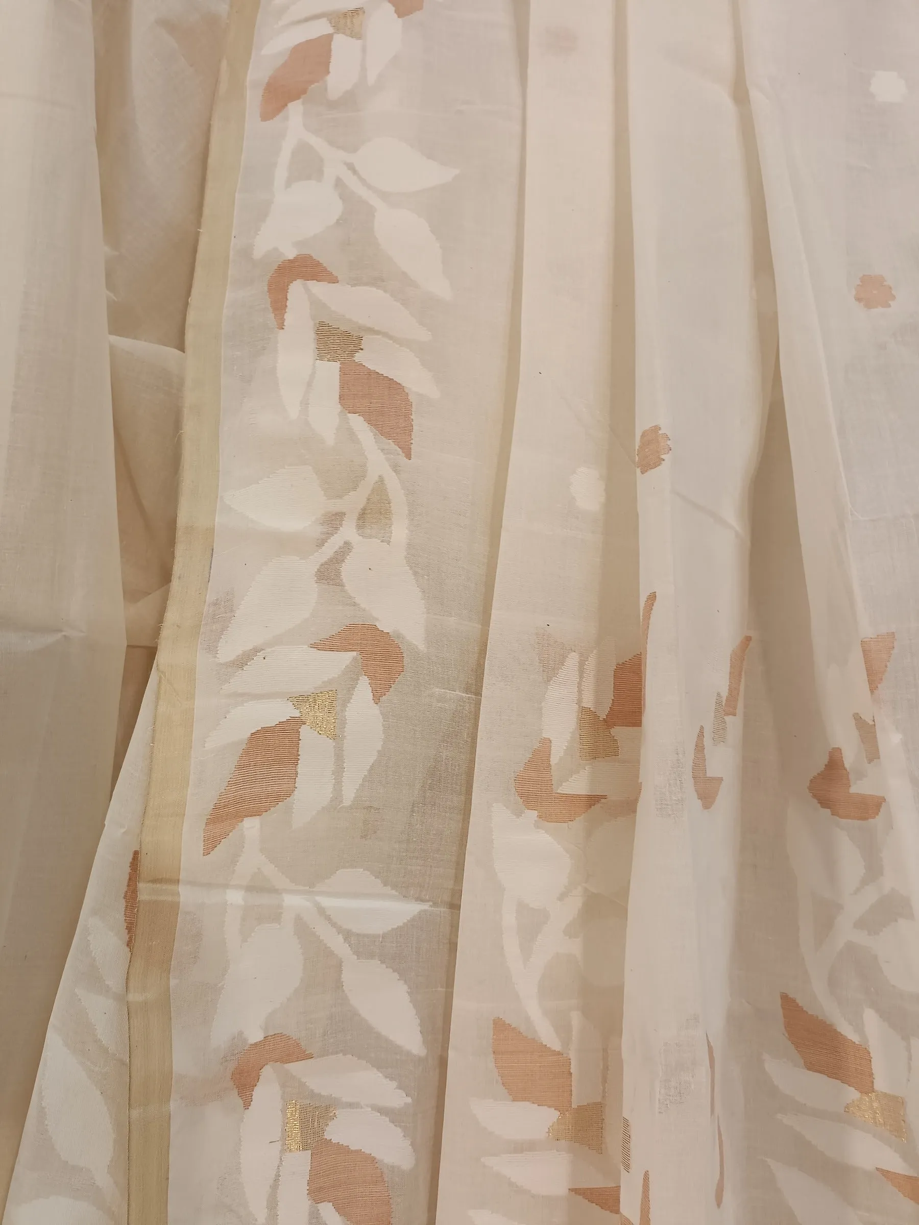 Off-White Handloom Handwoven Fine Cotton jamdani Saree