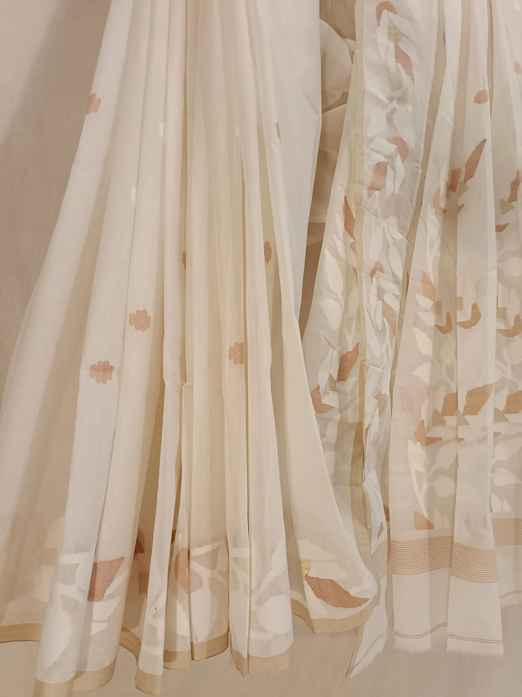 Off-White Handloom Handwoven Fine Cotton jamdani Saree