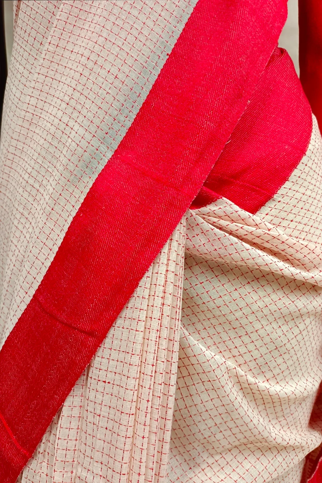 Off-White Soft Handloom Cotton Saree With Red Border