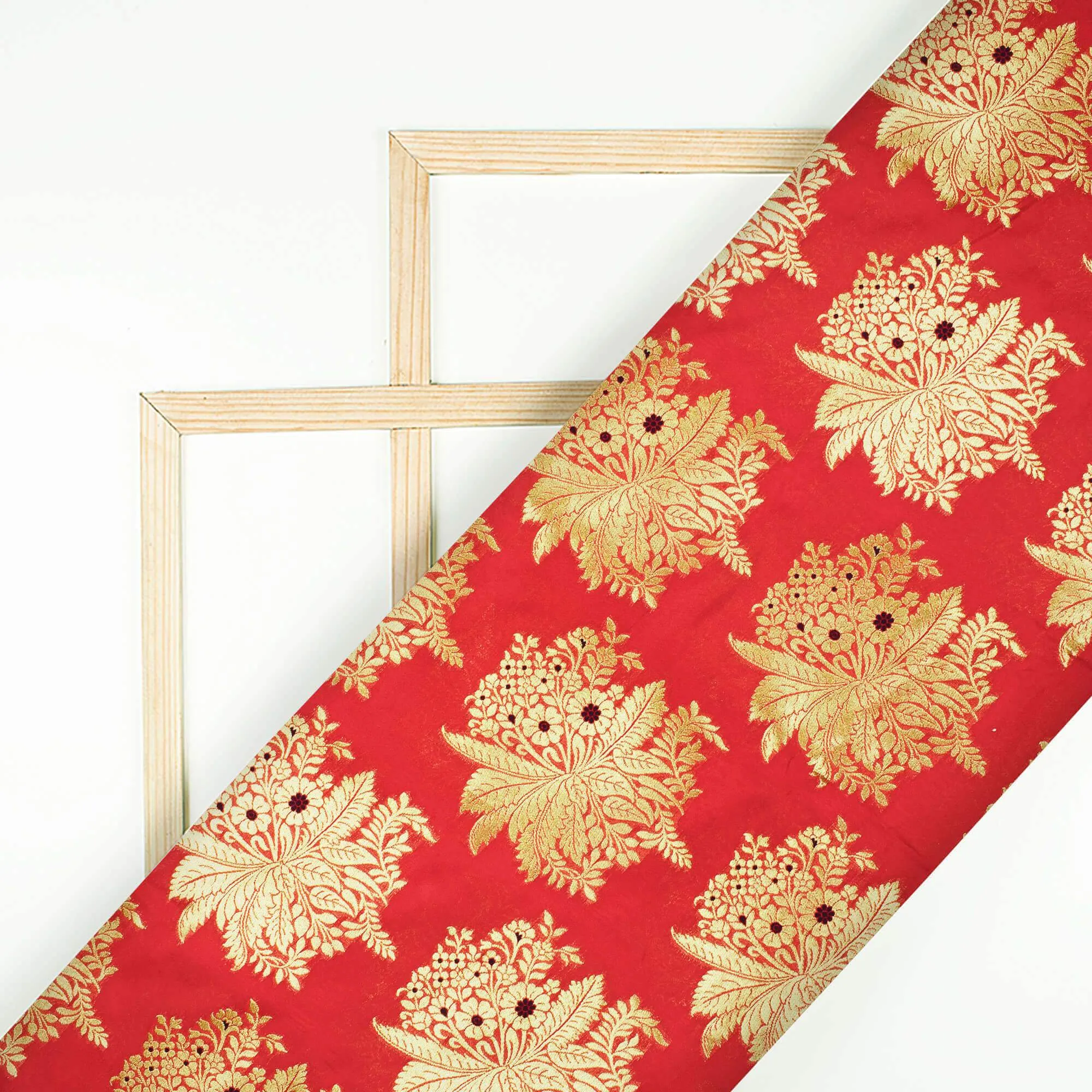 Red Floral Pattern Zari Jacquard Banarasi Silk Fabric