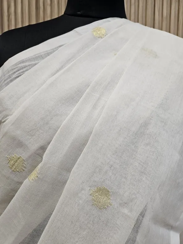 The Elegance of Handloom – Off-White & Gold Cotton Jamdani Saree | Balaram Saha