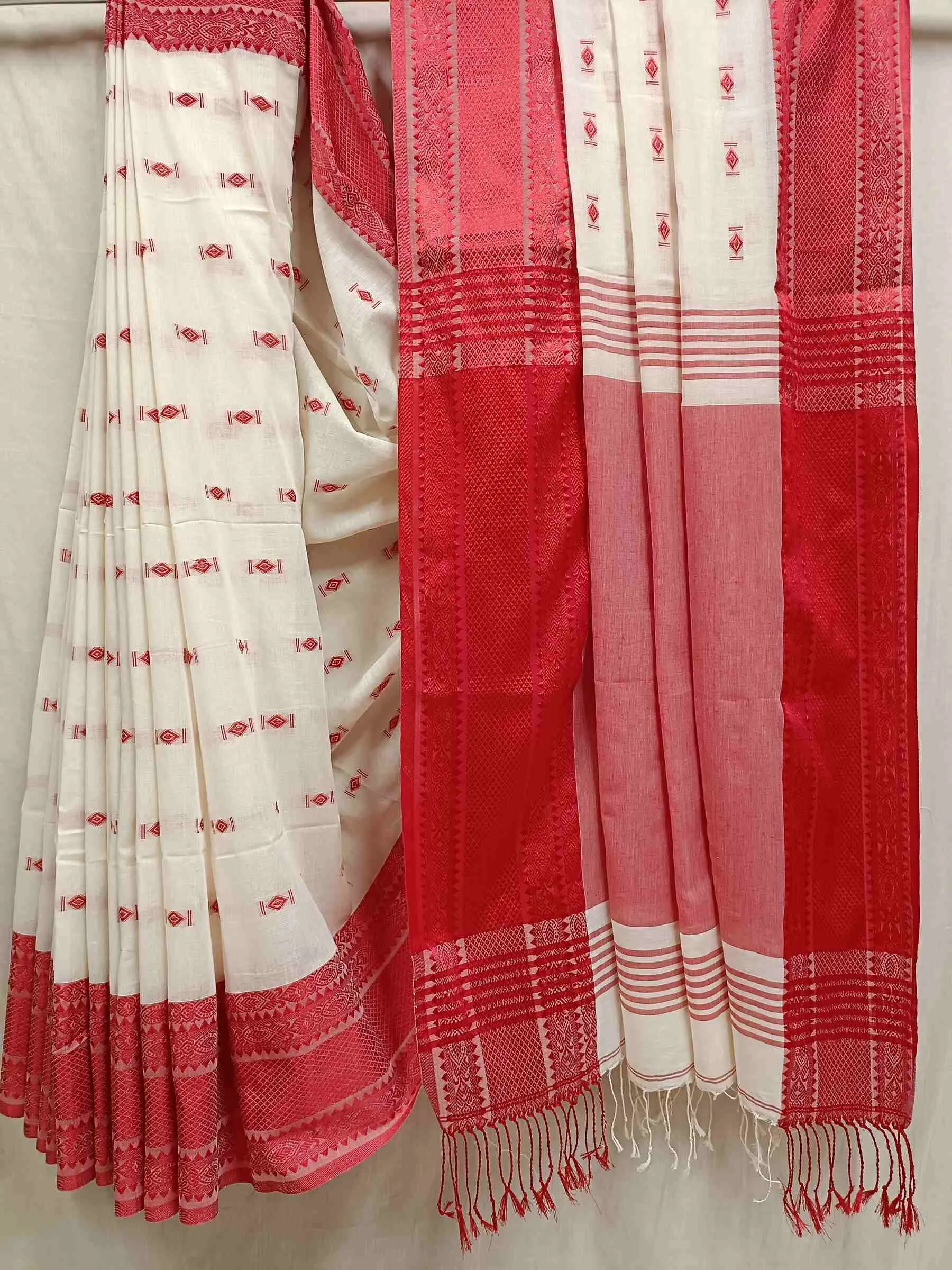 White & Red Fine Quality  Handloom Cotton Saree