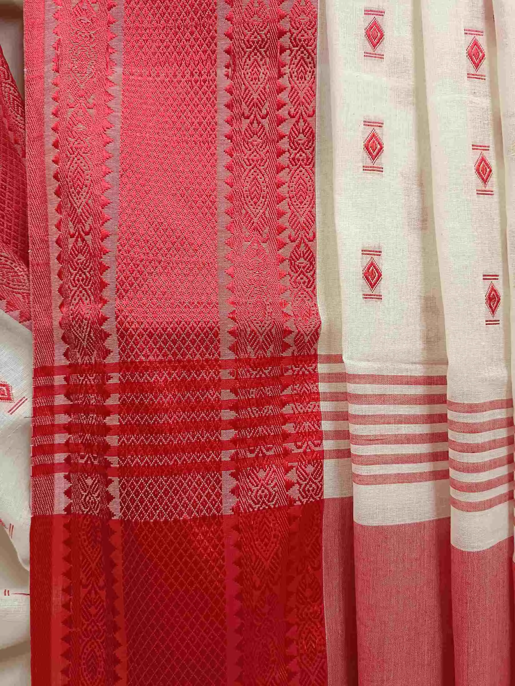 White & Red Fine Quality  Handloom Cotton Saree